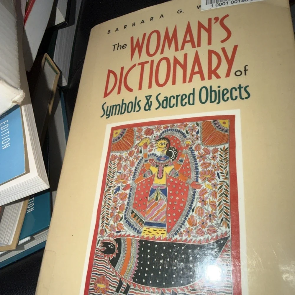The Woman's Dictionary of Symbols and Sacred Objects - Paperback - GOOD